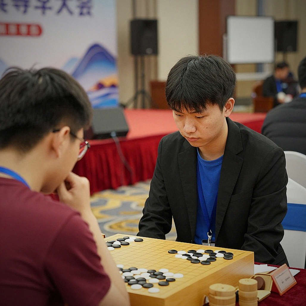 ChessBase Magazine #225: 27 मिनीचर, चार खिलाड़ियों की अपनी टिप्पणी और 'ताज़ा थ्योरी' का बिना-सबूत दावा